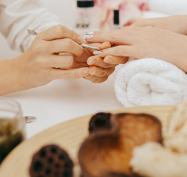 DIAMOND-NAILS-SALON---mani-1